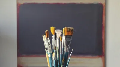 Эксперт по недвижимости назвал цвет краски, который сделает любую комнату визуально дороже