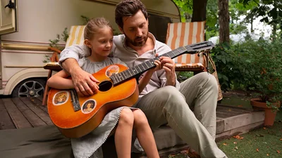 Топ песен ко Дню отца 2025, которые стоит послушать