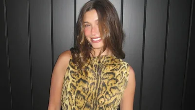 Більше не блондинка: Гейлі Бібер показала головний коричневий відтінок літа 2025