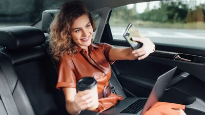 Ось які дивні речі забували люди в таксі: деякі викликають багато питань