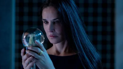 Похищенная инопланетянами: Деми Мур не останавливается на "Субстанции"