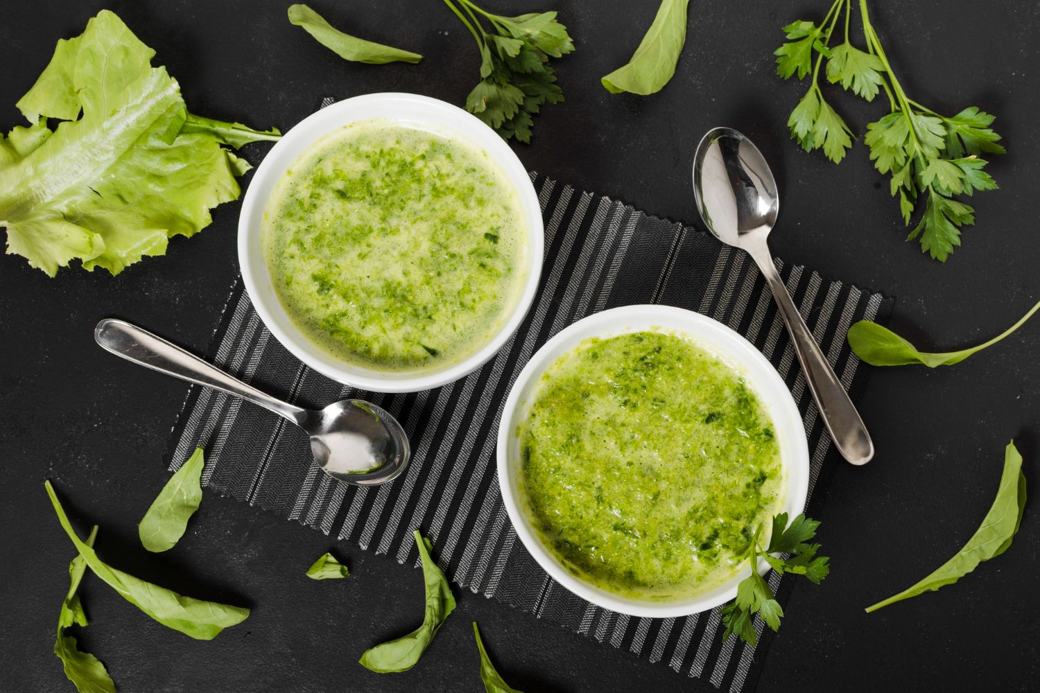 Зеленый гаспачо с огурцом, зеленью и кефиром: вкусная альтернатива окрошке на жаркое лето - 731680 Зеленый гаспачо с огурцом, зеленью и кефиром: вкусная альтернатива окрошке на жаркое лето - фото 731680