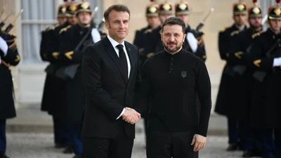 Макрон поделился видео с Зеленским, но использовал российский трек