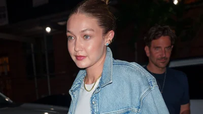 Джиджи Хадид выбирает монохром: как носить желтый тотал-лук этим летом