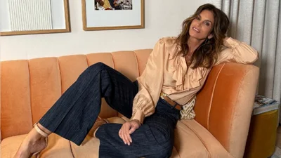 Синди Кроуфорд умеет носить рюши - вот как надо стилизовать блузы-бохо