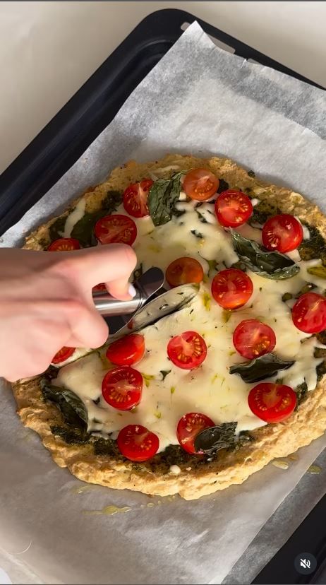Очень вкусно и очень хелси: суперсырная пицца по рецепту Елены Мандзюк - фото 732908