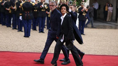 Мама-богиня: Нара Баптиста поразила фигурой в бикини с 5-месячным сыночком на руках