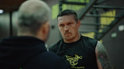 Александр Усик дебютирует в Голливуде рядом с Дуэйном Джонсоном в фильме "Разгромная машина"