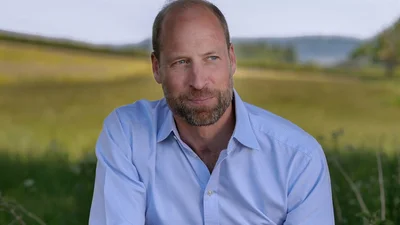 Трогательные кадры: ко дню рождения принца Уильяма показали его милые фото с собачками