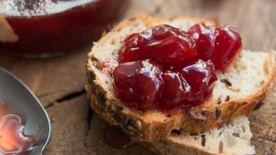 Варення з черешні – рецепт з цілими ягодами