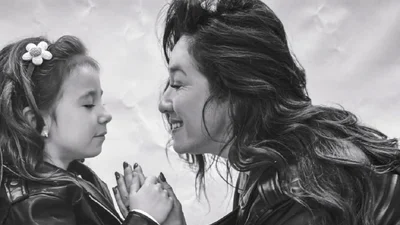 Донька Наталки Карпи вперше за довгий час зустрілася з татком-військовим: відео, від якого плаче вся мережа