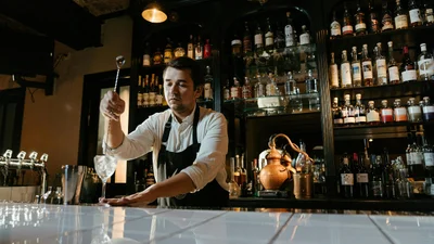 Пережить апокалипсис, попивая джин-тоник: в Лондоне открывают необычное заведение