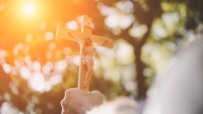 Молчи, не работай, не празднуй: 7 вещей, которые запрещены в Неделю Всех Святых 2025