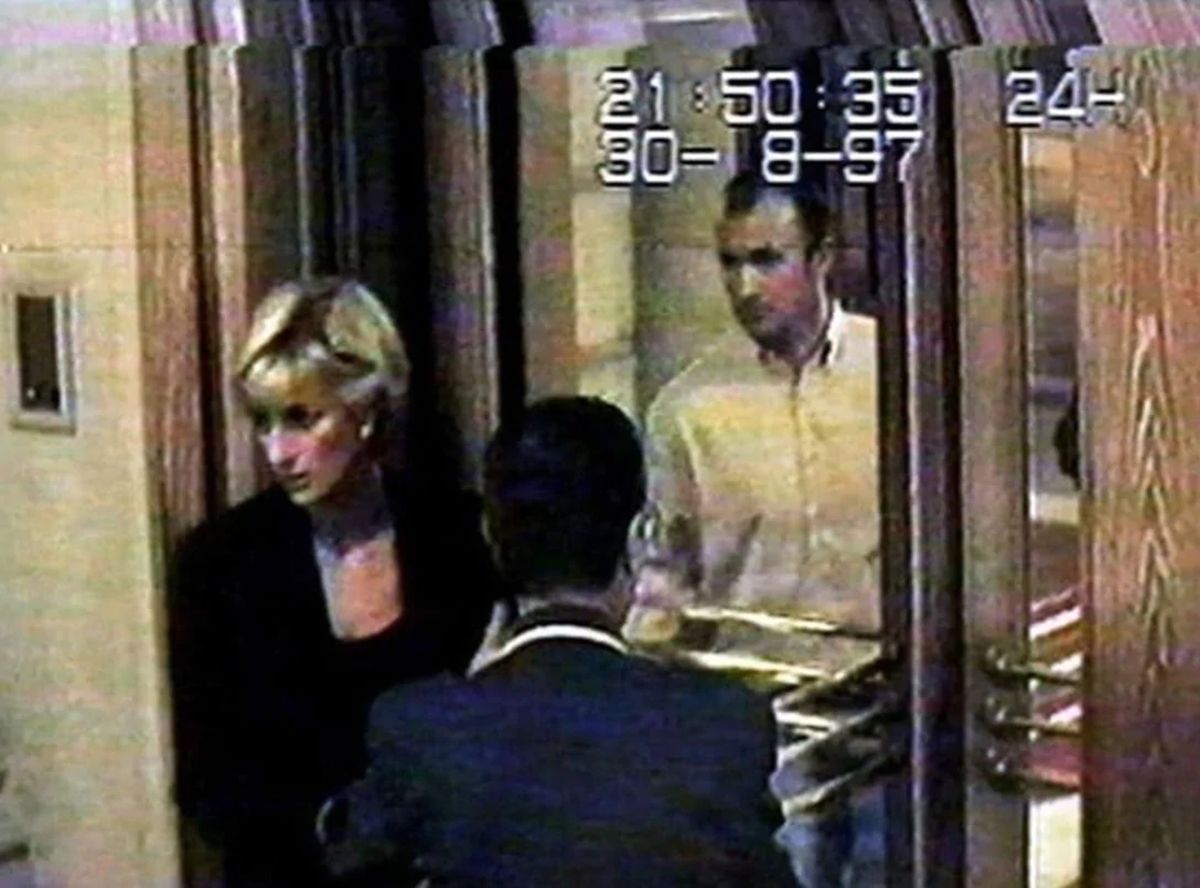 Принцеса Уельська прибуває в готель Ritz у Парижі 30 серпня 1997 року (фото з камери спостереження) - 735952 Принцеса Уельська прибуває в готель Ritz у Парижі 30 серпня 1997 року (фото з камери спостереження) - фото 735952