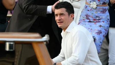 Орландо Блум сбежал с вечеринки Безоса с таинственной брюнеткой: кто она