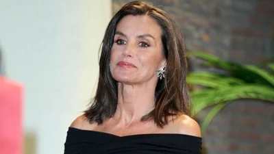 Королева Летиция засветилась в платье с откровенным декольте, которое носила еще в 2019-м - и не прогадала