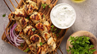 Готовим мини-шашлычки по-гречески: аппетитные сувлаки