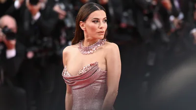 Ева Лонгория проигнорировала свадьбу Безоса - и засветилась в горячем бикини на пляже