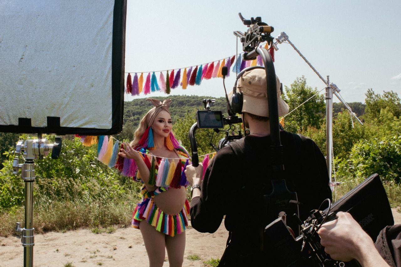 Беременная СолоХа сняла клип на песню 'Файна', которую подавала на Евровидение-2025 - 736799 Беременная СолоХа сняла клип на песню 'Файна', которую подавала на Евровидение-2025 - фото 736799