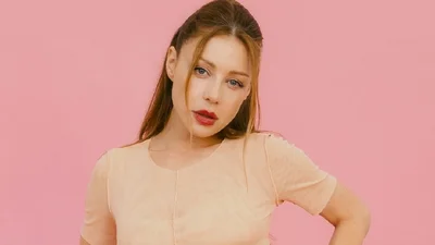 Must-have для літа: Тіна Кароль у сукні найпопулярнішого кольору сезону