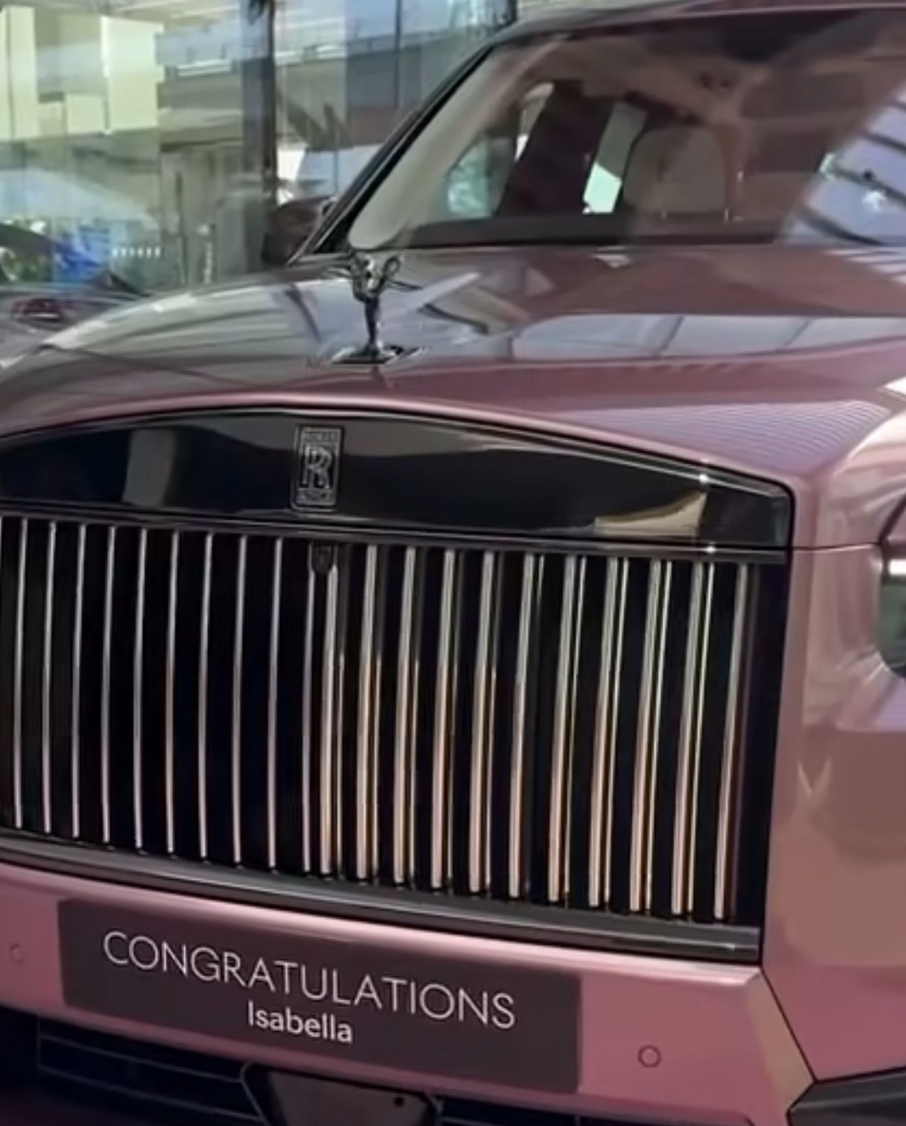 Дубайский миллиардер подарил 1-летней дочери розовый Rolls-Royce за полмиллиона фунтов - 737570 Дубайский миллиардер подарил 1-летней дочери розовый Rolls-Royce за полмиллиона фунтов - фото 737570