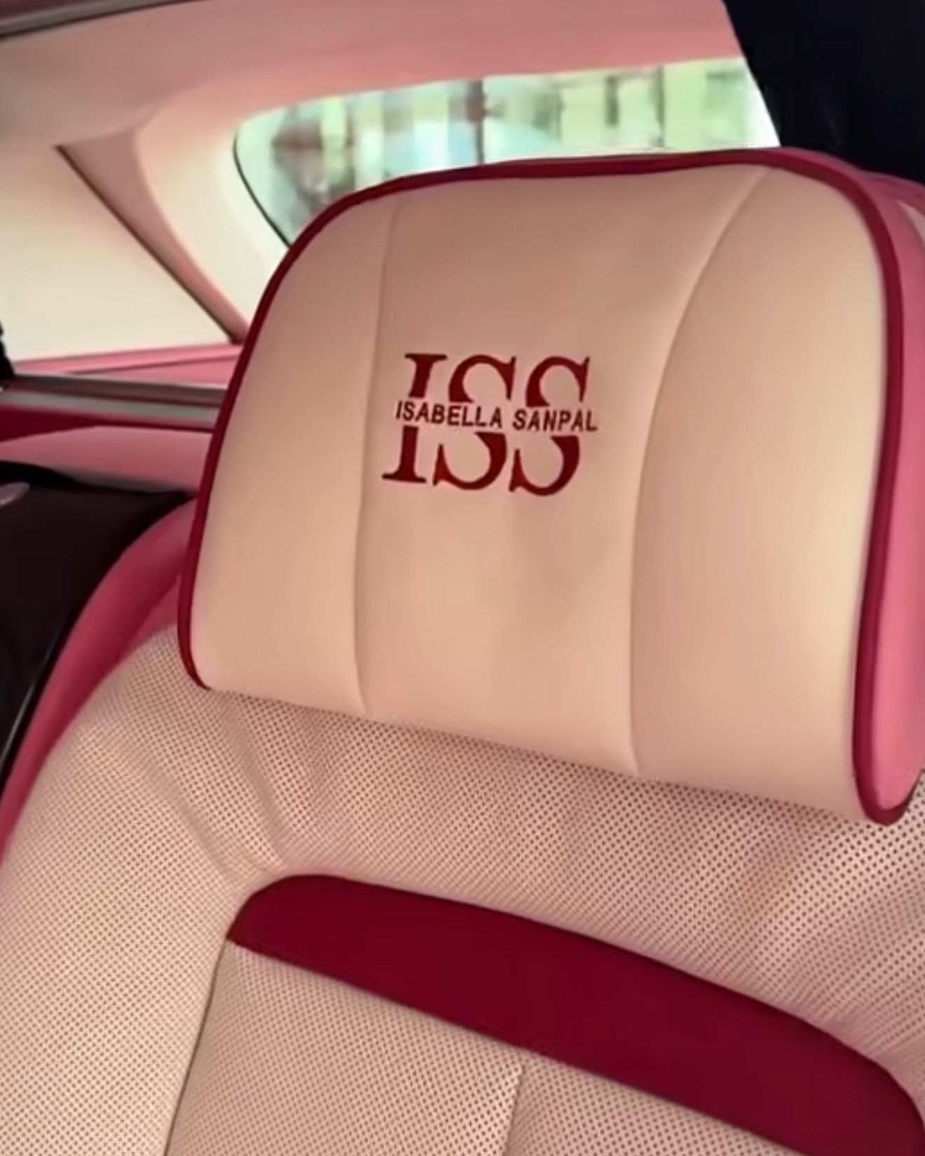 Дубайский миллиардер подарил 1-летней дочери розовый Rolls-Royce за полмиллиона фунтов - 737571 Дубайский миллиардер подарил 1-летней дочери розовый Rolls-Royce за полмиллиона фунтов - фото 737571