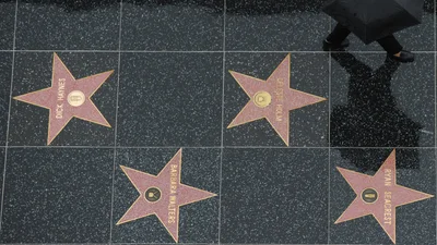 Пополнение Голливудской аллеи славы: Шаламе, Мур и Котийяр пойдут "под ноги" туристам в 2026-м