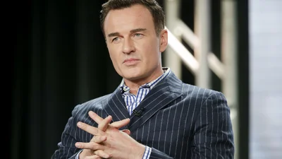 Умер звезда сериала "Все женщины –ведьмы" Джулиан МакМехон