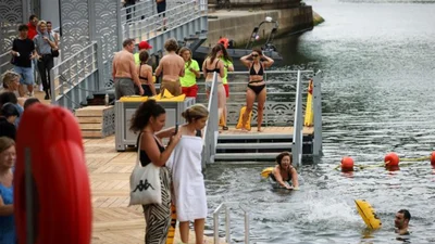 У Парижі дозволили купатись в Сені - це вперше після сторічної заборони