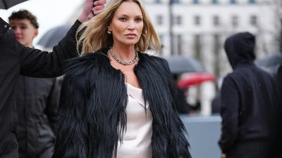 Головний денім-тренд літа: джинси з накладними кишенями, як у Кейт Мосс