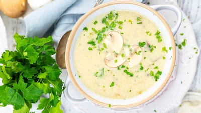 Суп с плавленым сырком и грибами – уютный обед из нескольких ингредиентов