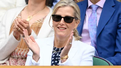 Герцогиня Софи вышла в белом блейзере и черных очках: квинтэссенция британского лета