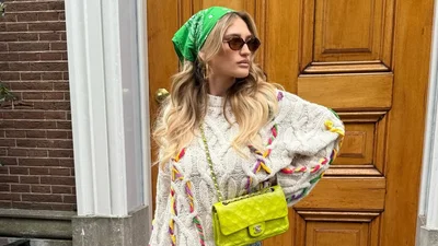 Как повязывать шарф этим летом – крутые лайфхаки из TikTok