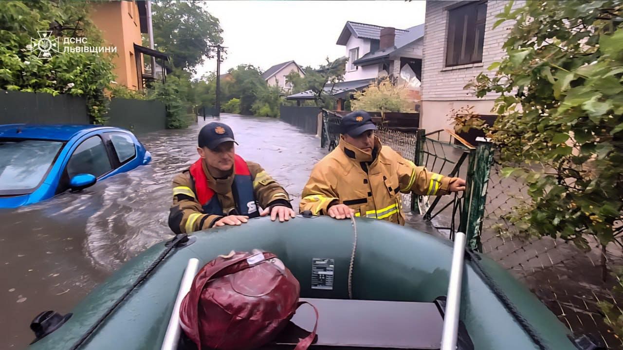 Львов под водой: непогода вызвала подтопление в городе и наделала немалый ущерб - 740104 Львов под водой: непогода вызвала подтопление в городе и наделала немалый ущерб - фото 740104