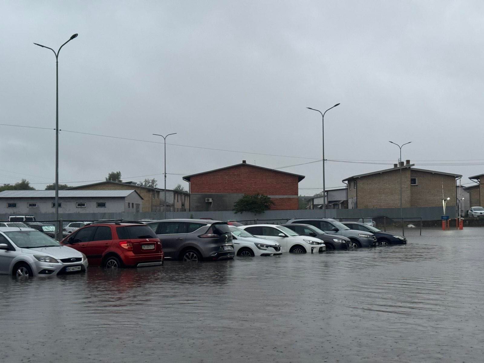 Львов под водой: непогода вызвала подтопление в городе и наделала немалый ущерб - 740105 Львов под водой: непогода вызвала подтопление в городе и наделала немалый ущерб - фото 740105