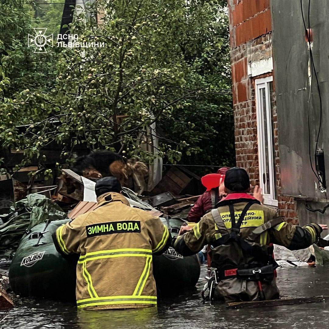 Львов под водой: непогода вызвала подтопление в городе и наделала немалый ущерб - 740110 Львов под водой: непогода вызвала подтопление в городе и наделала немалый ущерб - фото 740110