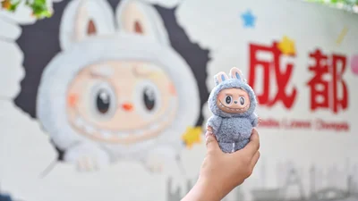 Labubu: звідки вона взялась, і чому від неї шаленіє світ