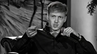 Григорий Бакланов чувственно прочитал стихотворение Сергея Жадана