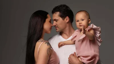 Дочери Евгения Кота и Натальи Татаринцевой исполнился год - звездные родители опубликовали невиданные фото Лели и растрогали сеть