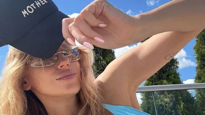 Леся Нікітюк обрала наймодніший купальник літа 2025 - і він чудово підкреслює засмагу