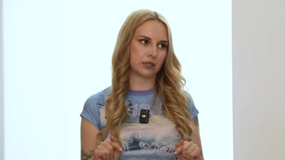 "Разрушал мою жизнь": Эмма Антонюк призналась в алкогольной зависимости