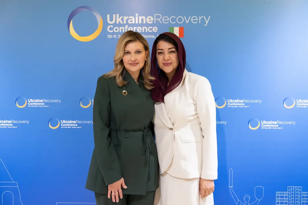 На конференции в Риме Елена Зеленская покорила образом в трендовом зеленом цвете - фото 740980