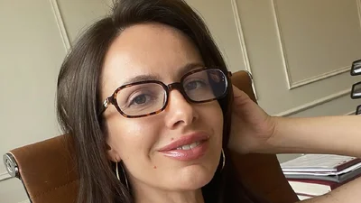 Кристина Горняк показала трендовые очки лета: анималистический узор и форма, подходящая всем