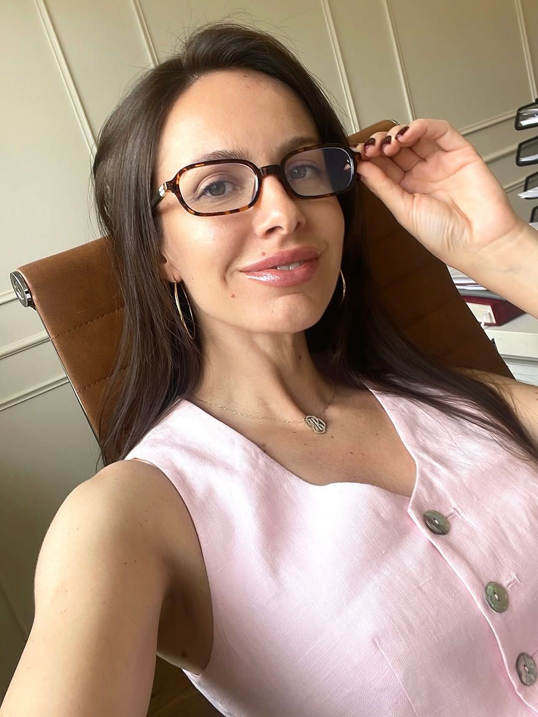 Кристина Горняк показала трендовые очки лета: анималистический узор и форма, подходящая всем - фото 741484