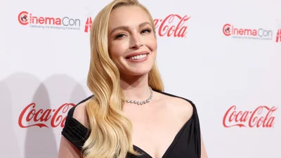 Линдси Лохан шокировала худобой в нюдовых леггинсах и футболке, которые подчеркнули каждый изгиб ее тела