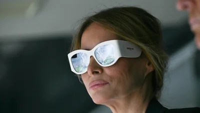 Мелания Трамп затмила футболистов на финале ЧМ: белоснежный лук, от которого трудно отвести взгляд