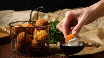 Неожиданная закуска, которая затмит главное блюдо: рецепт грибных шариков с секретом