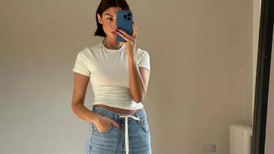 Новий фаворит серед джинсів - модель зі шнурком: що про неї варто знати цього літа