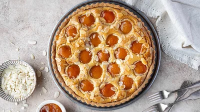 Вкуснее торта: печем нежный пирог из творожного теста с абрикосами