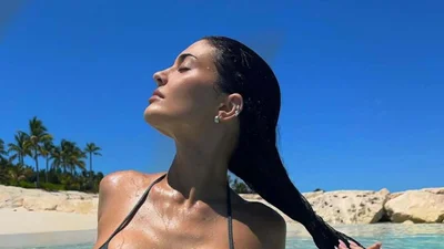 Кайли Дженнер и Дуа Липа уже носят этот купальник, потому что он самый модный в этом сезоне